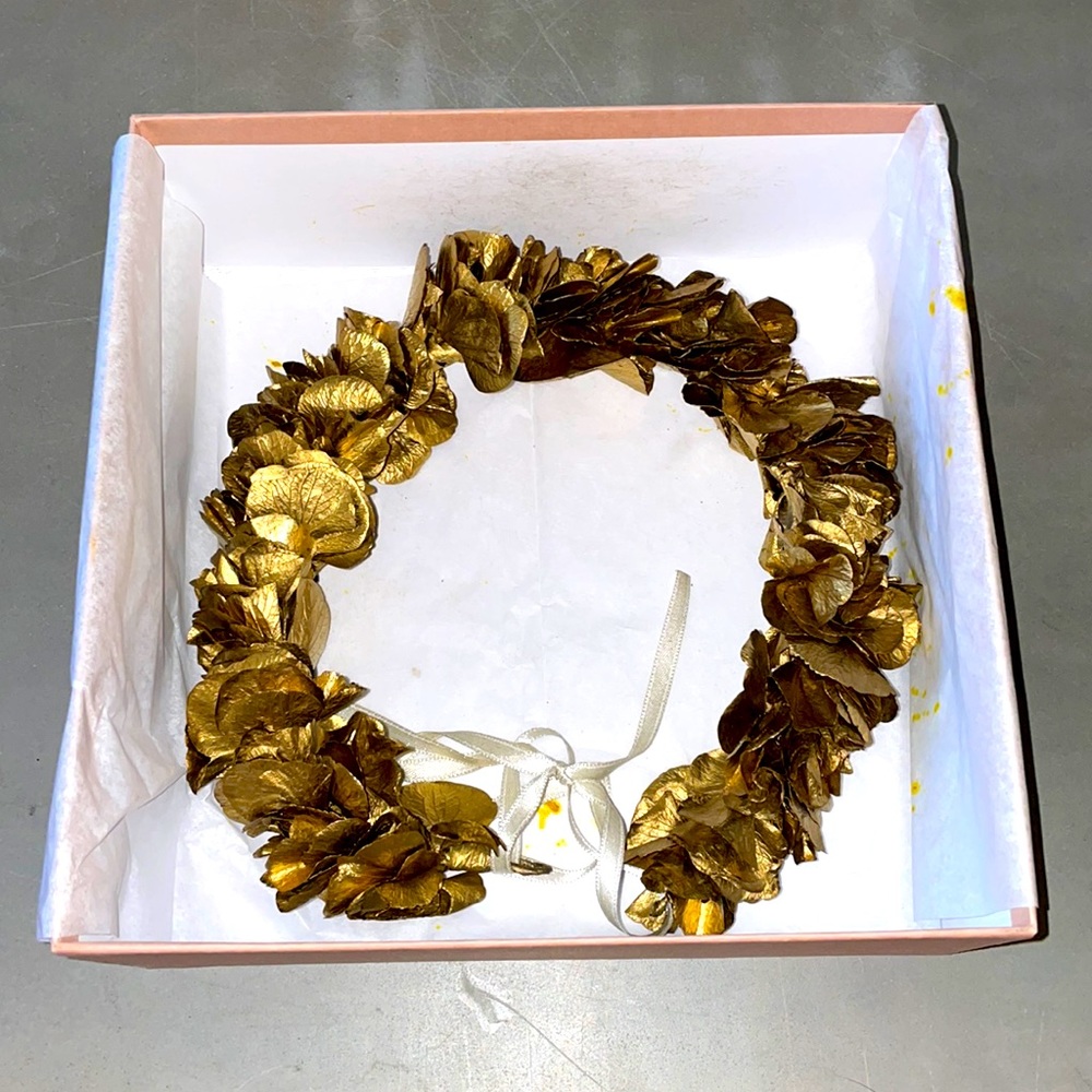 Les Couronnes de Victoire Gold Leaf Metal Flower Crown - BHLDN